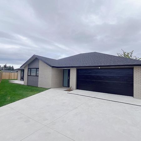 Rotorua Sunshine Brand New 4 Bedroom House Esterno foto