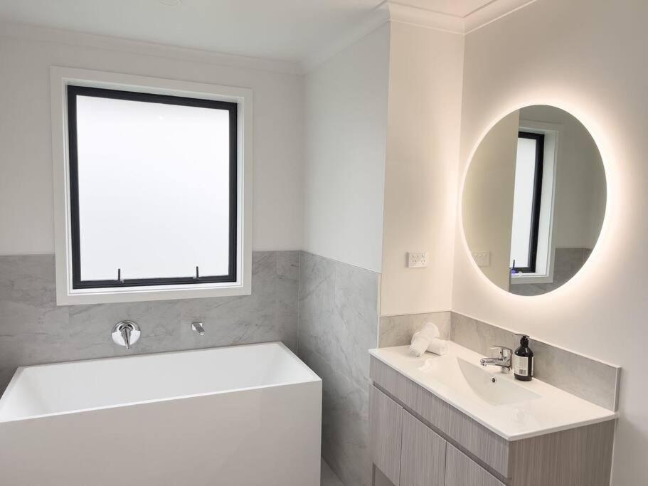 Rotorua Sunshine Brand New 4 Bedroom House Esterno foto