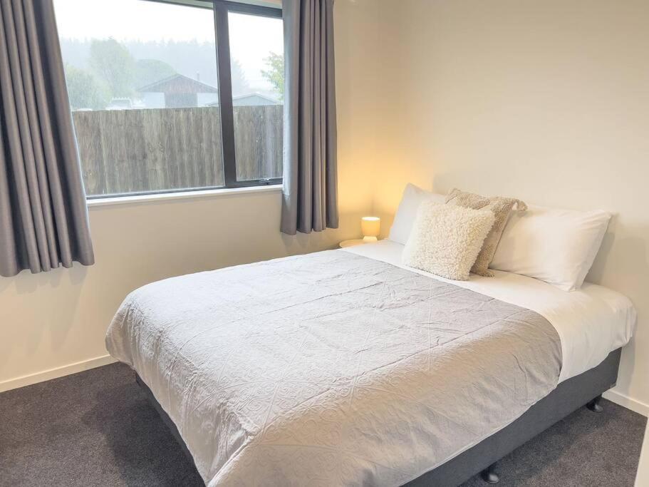 Rotorua Sunshine Brand New 4 Bedroom House Esterno foto