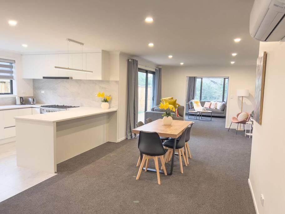 Rotorua Sunshine Brand New 4 Bedroom House Esterno foto